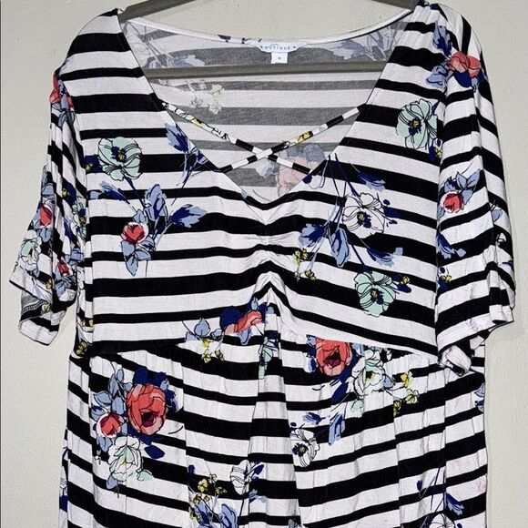 Black and White Short Short Sleeve T-Shirt Size 1X - Picture 4 of 8